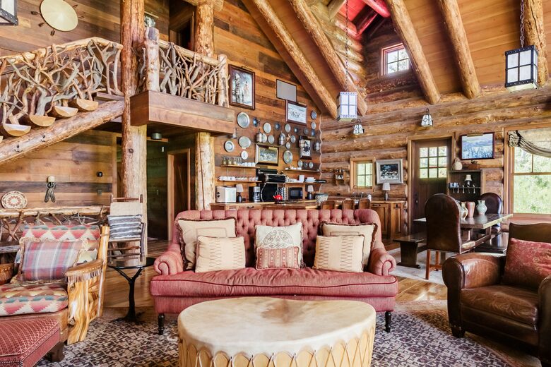 Picturesque Chalet with Stunning Mountain Views - Gypsum, Colorado