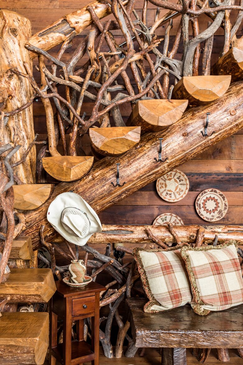 Picturesque Chalet with Stunning Mountain Views - Gypsum, Colorado