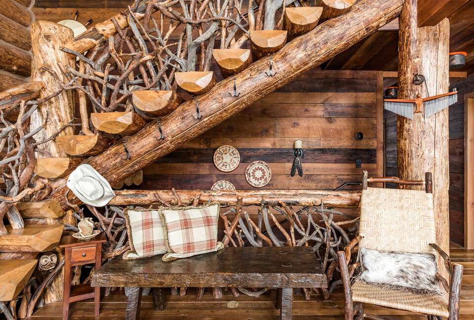 Picturesque Chalet with Stunning Mountain Views - Gypsum, Colorado