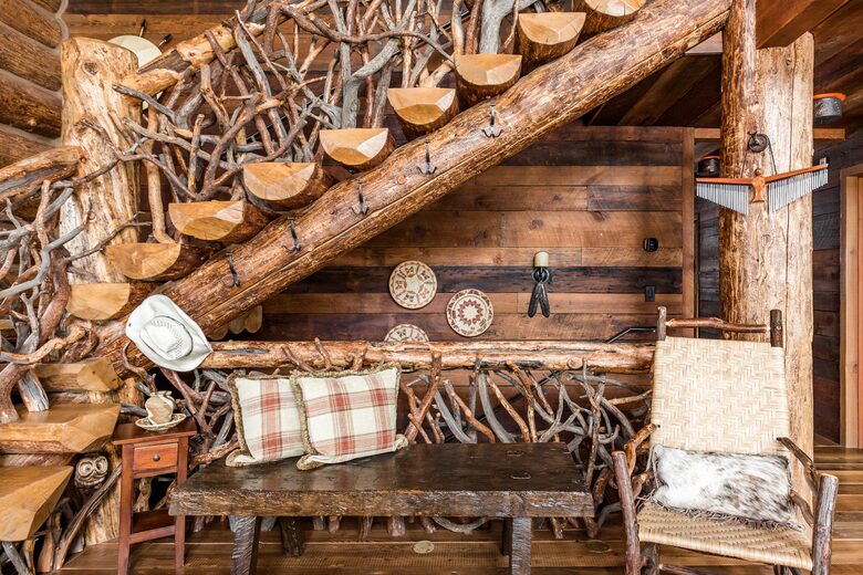 Picturesque Chalet with Stunning Mountain Views - Gypsum, Colorado