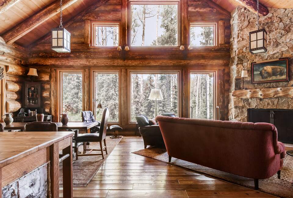 Picturesque Chalet with Stunning Mountain Views - Gypsum, Colorado