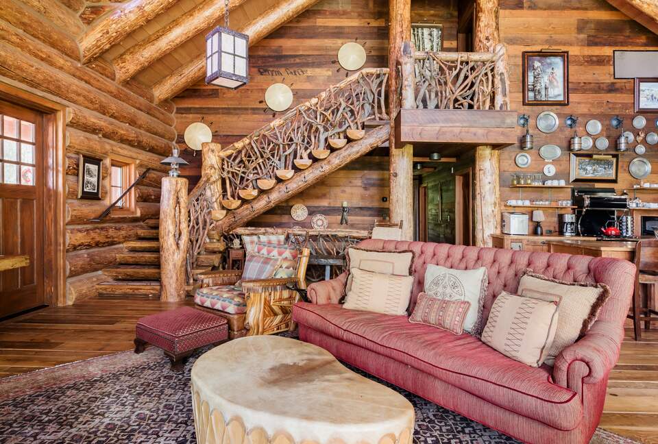 Picturesque Chalet with Stunning Mountain Views - Gypsum, Colorado