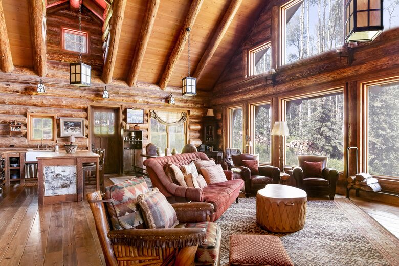 Picturesque Chalet with Stunning Mountain Views - Gypsum, Colorado