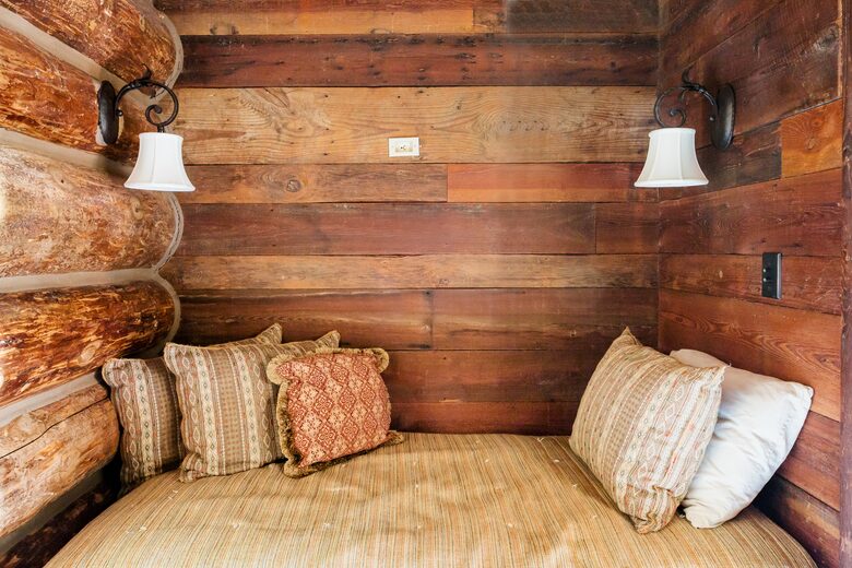 Picturesque Chalet with Stunning Mountain Views - Gypsum, Colorado