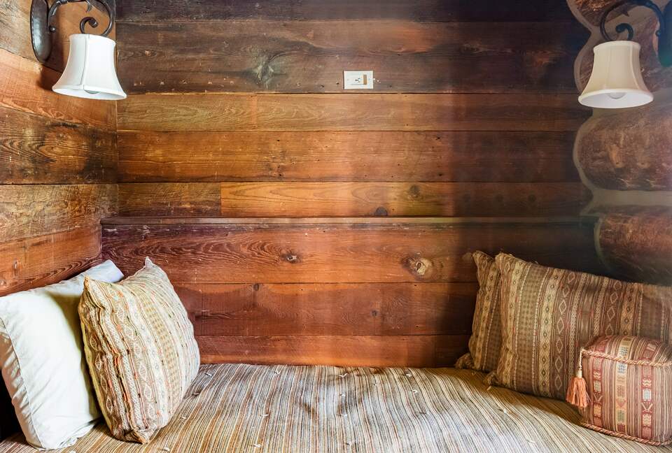 Picturesque Chalet with Stunning Mountain Views - Gypsum, Colorado