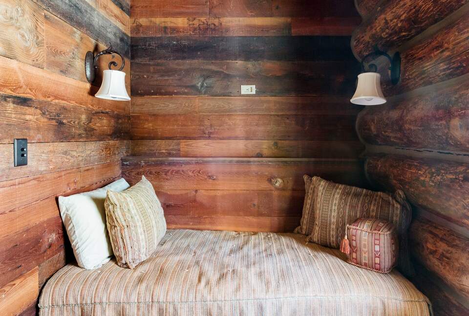 Picturesque Chalet with Stunning Mountain Views - Gypsum, Colorado