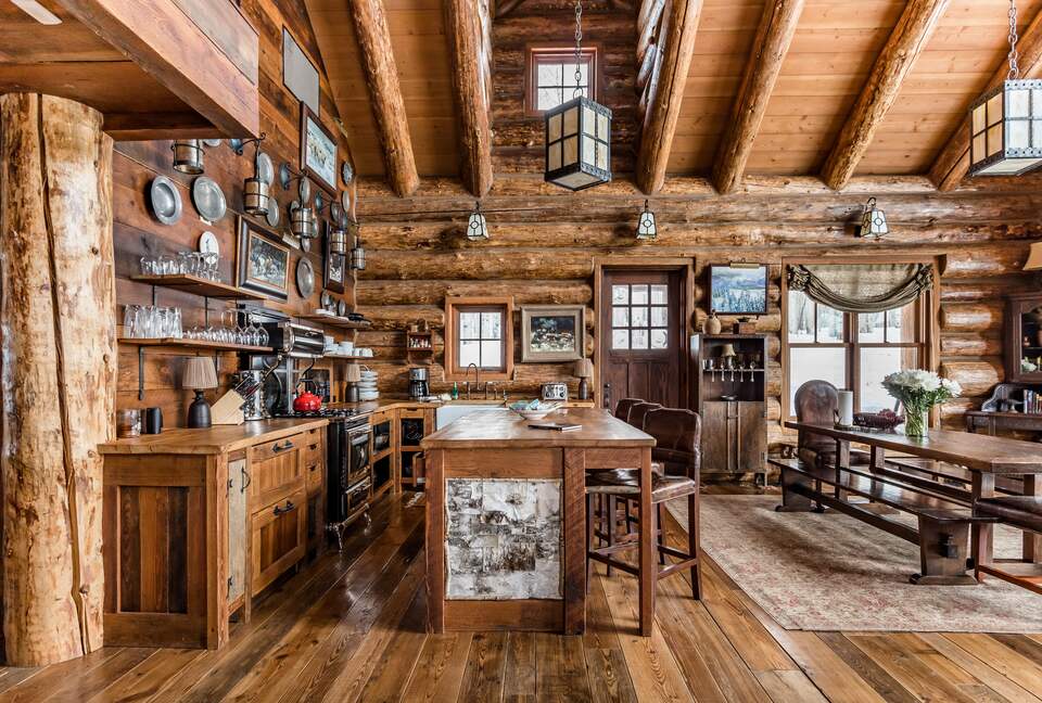 Picturesque Chalet with Stunning Mountain Views - Gypsum, Colorado