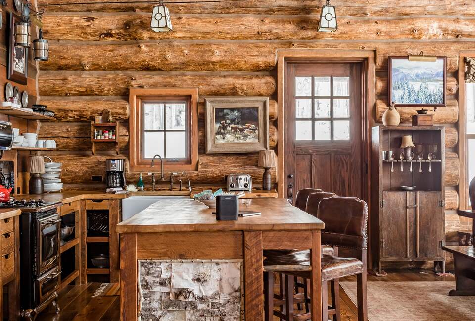 Picturesque Chalet with Stunning Mountain Views - Gypsum, Colorado
