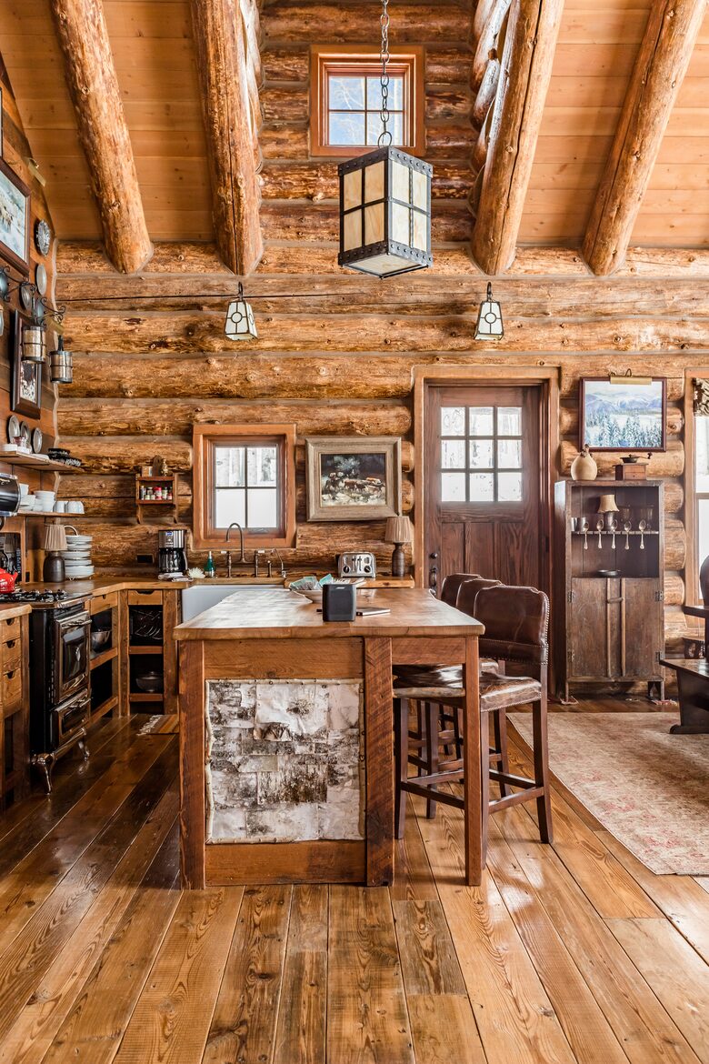 Picturesque Chalet with Stunning Mountain Views - Gypsum, Colorado
