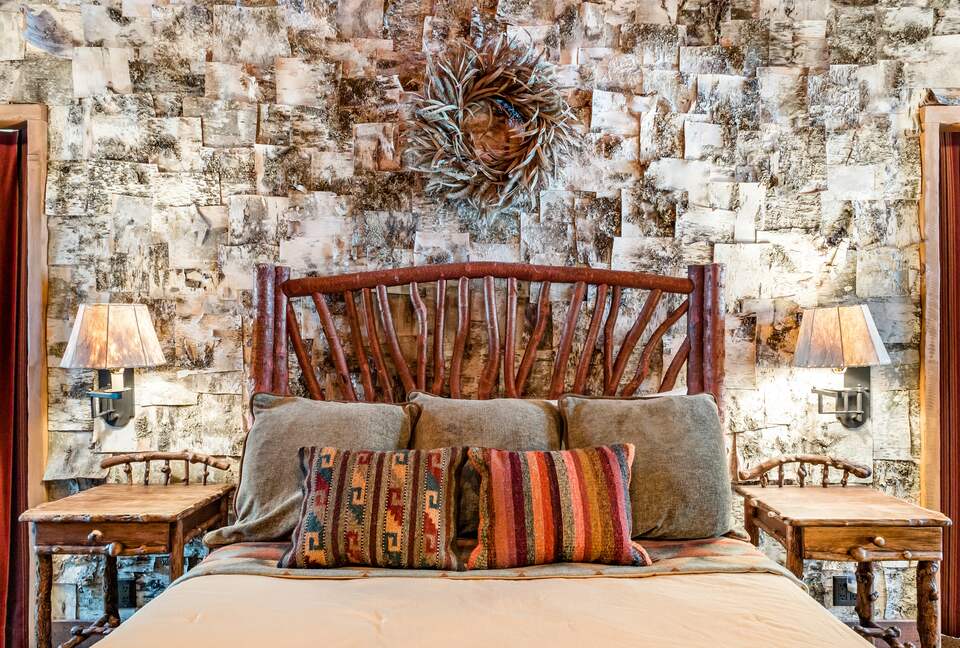 Picturesque Chalet with Stunning Mountain Views - Gypsum, Colorado