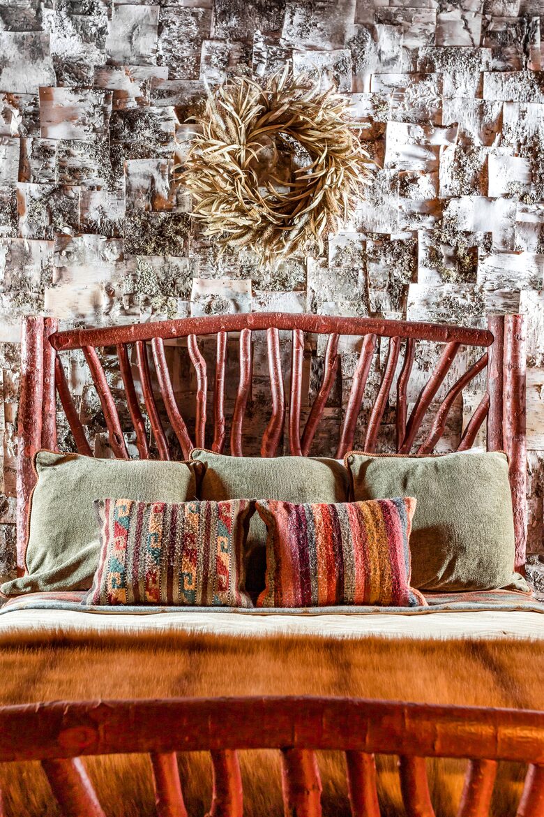 Picturesque Chalet with Stunning Mountain Views - Gypsum, Colorado