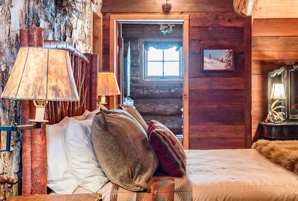 Picturesque Chalet with Stunning Mountain Views - Gypsum, Colorado