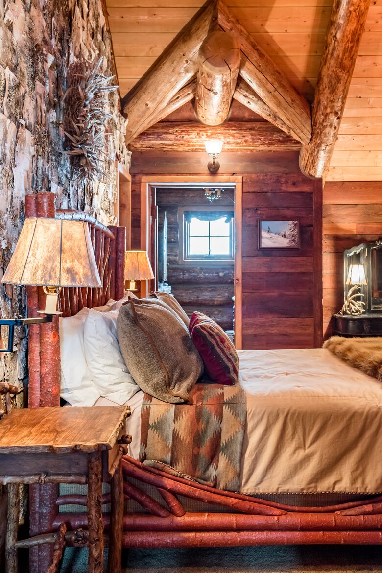 Picturesque Chalet with Stunning Mountain Views - Gypsum, Colorado