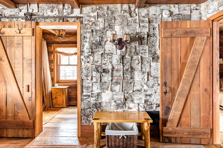 Picturesque Chalet with Stunning Mountain Views - Gypsum, Colorado