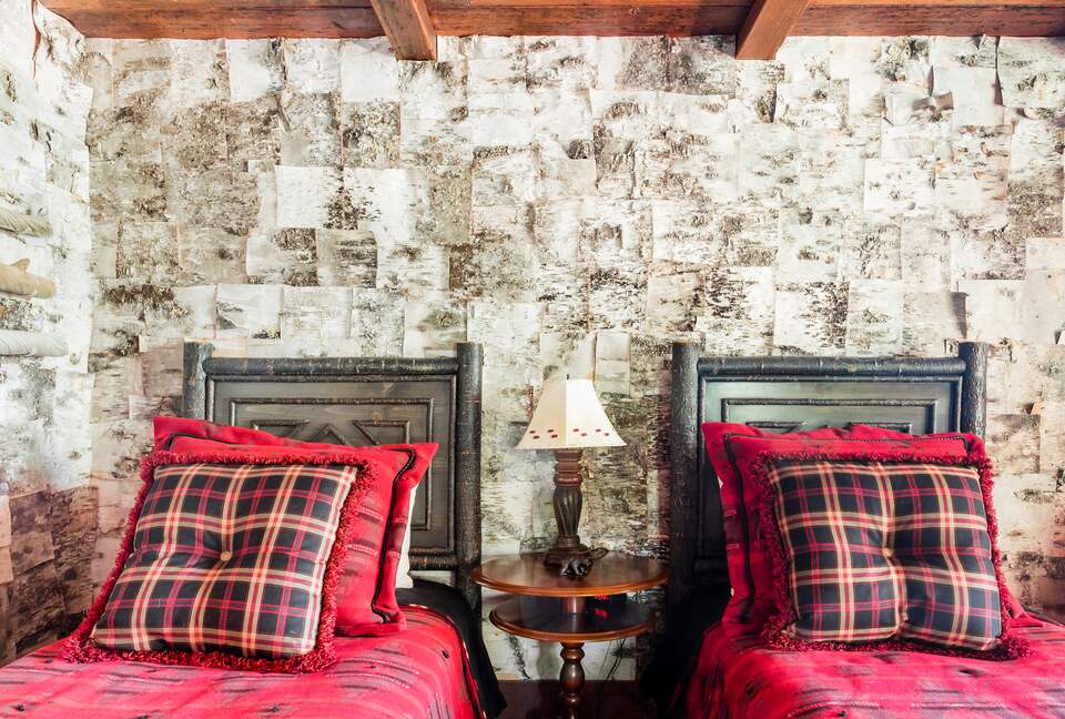 Picturesque Chalet with Stunning Mountain Views - Gypsum, Colorado