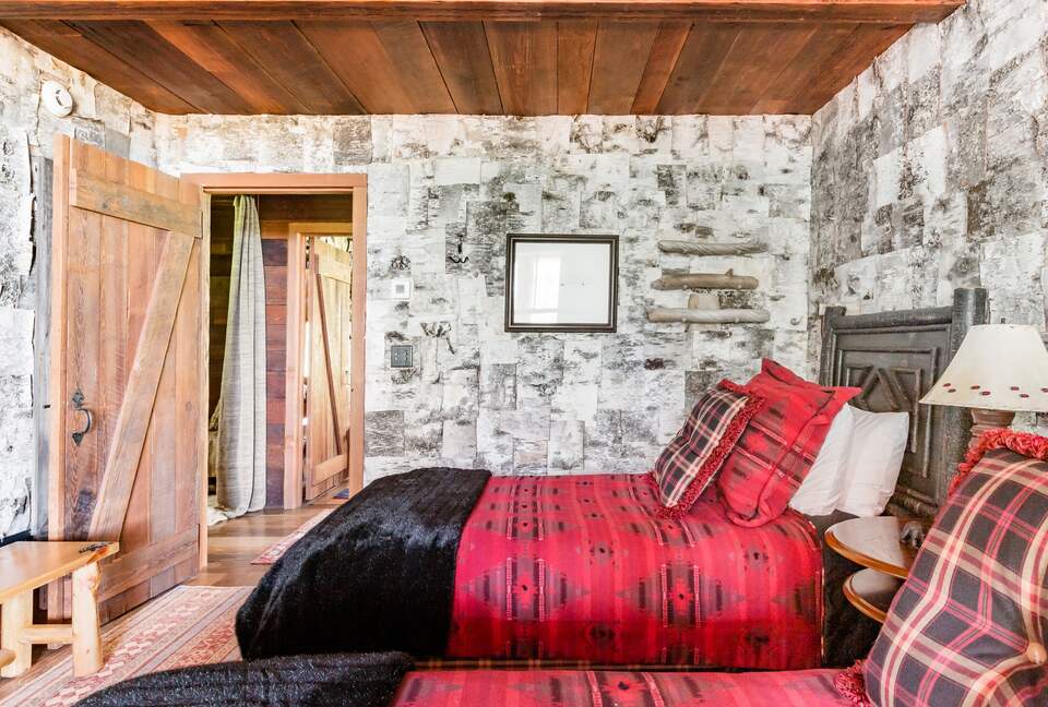 Picturesque Chalet with Stunning Mountain Views - Gypsum, Colorado