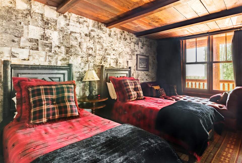 Picturesque Chalet with Stunning Mountain Views - Gypsum, Colorado