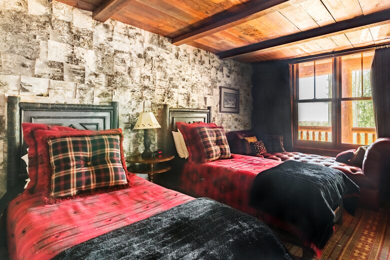 Picturesque Chalet with Stunning Mountain Views - Gypsum, Colorado