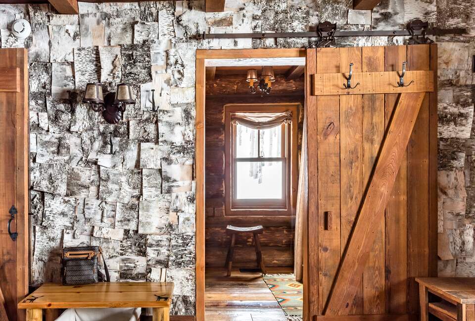 Picturesque Chalet with Stunning Mountain Views - Gypsum, Colorado