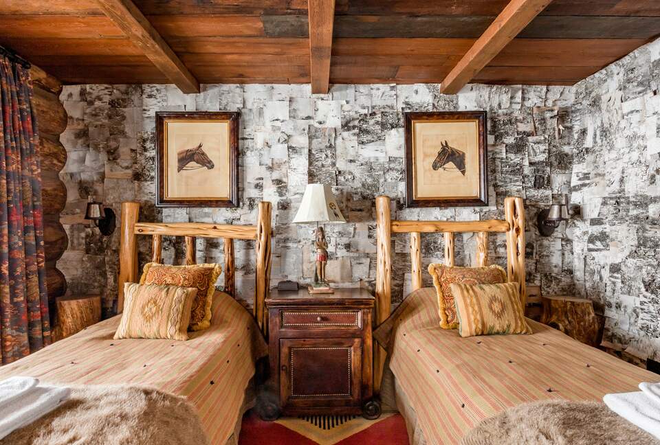 Picturesque Chalet with Stunning Mountain Views - Gypsum, Colorado