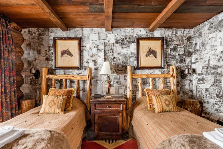 Picturesque Chalet with Stunning Mountain Views - Gypsum, Colorado