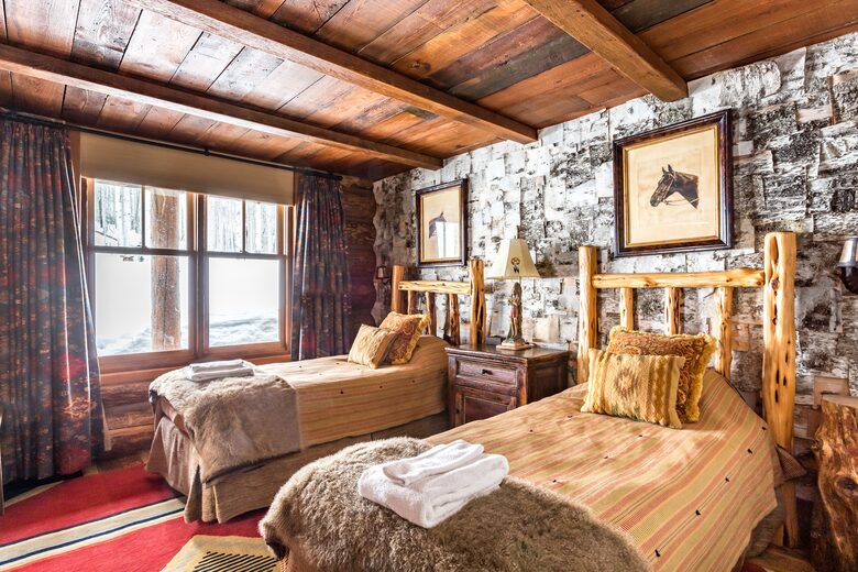 Picturesque Chalet with Stunning Mountain Views - Gypsum, Colorado