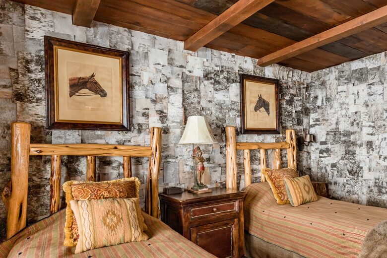 Picturesque Chalet with Stunning Mountain Views - Gypsum, Colorado