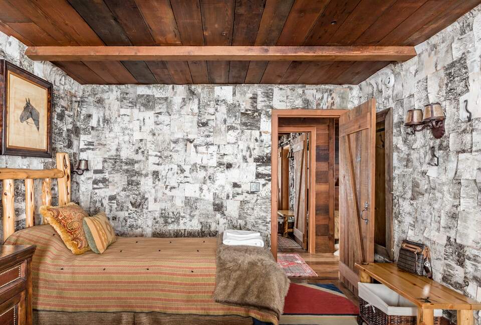 Picturesque Chalet with Stunning Mountain Views - Gypsum, Colorado