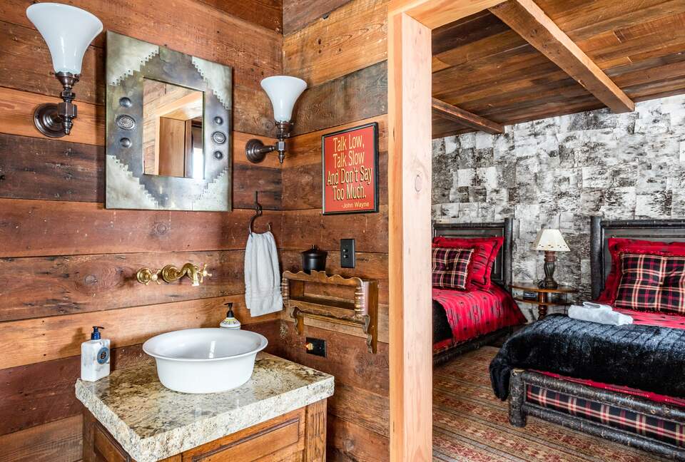 Picturesque Chalet with Stunning Mountain Views - Gypsum, Colorado