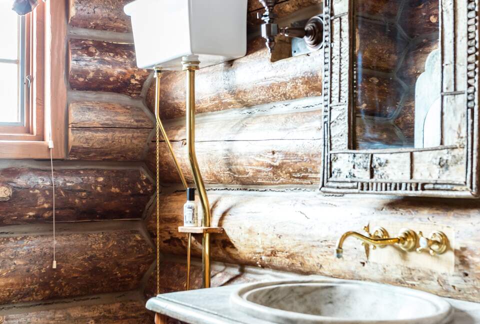 Picturesque Chalet with Stunning Mountain Views - Gypsum, Colorado