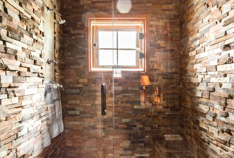 Picturesque Chalet with Stunning Mountain Views - Gypsum, Colorado