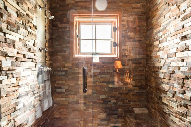 Picturesque Chalet with Stunning Mountain Views - Gypsum, Colorado