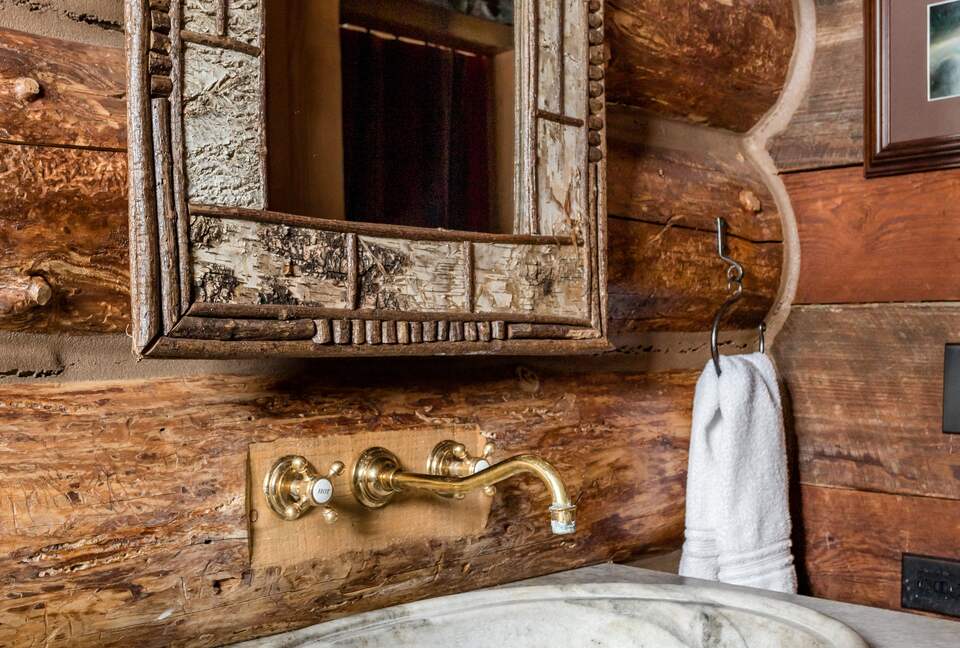 Picturesque Chalet with Stunning Mountain Views - Gypsum, Colorado