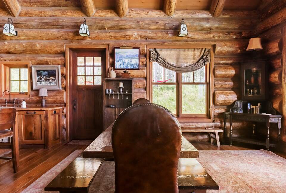 Picturesque Chalet with Stunning Mountain Views - Gypsum, Colorado