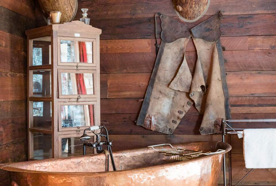 Picturesque Chalet with Stunning Mountain Views - Gypsum, Colorado