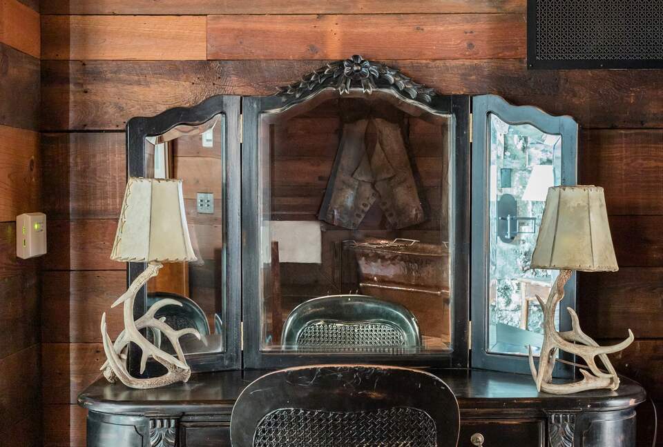 Picturesque Chalet with Stunning Mountain Views - Gypsum, Colorado