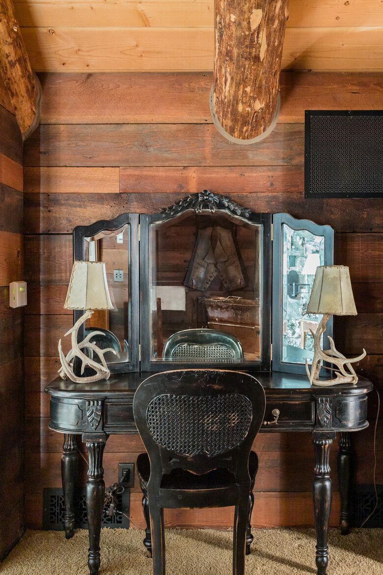 Picturesque Chalet with Stunning Mountain Views - Gypsum, Colorado