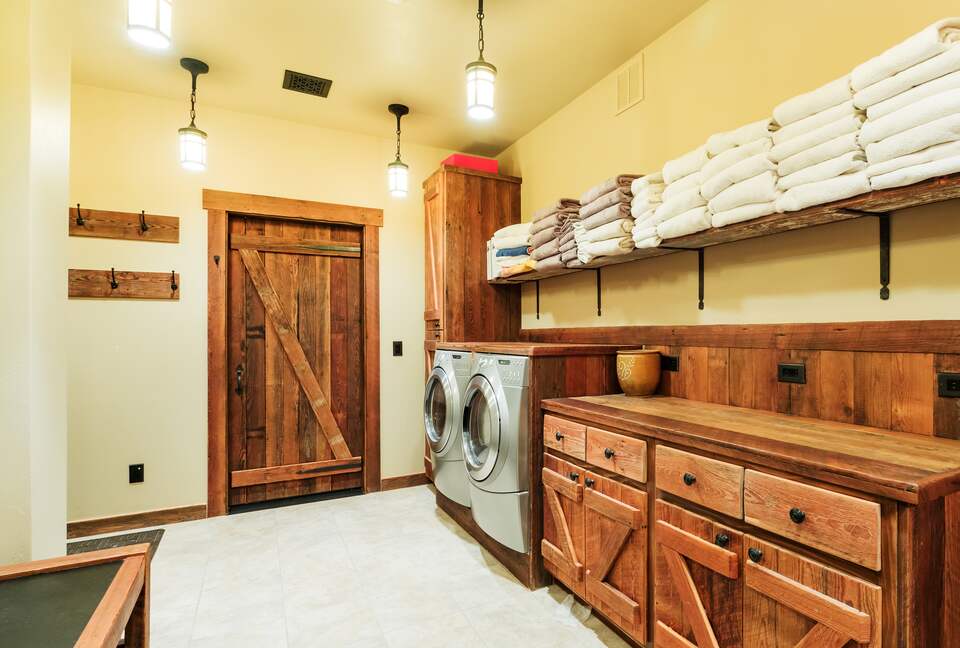 Picturesque Chalet with Stunning Mountain Views - Gypsum, Colorado