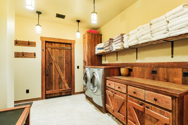 Picturesque Chalet with Stunning Mountain Views - Gypsum, Colorado