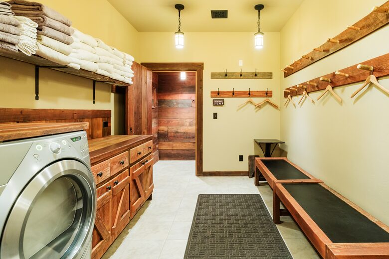 Picturesque Chalet with Stunning Mountain Views - Gypsum, Colorado