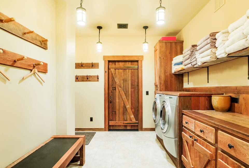 Picturesque Chalet with Stunning Mountain Views - Gypsum, Colorado