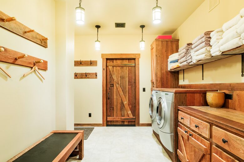 Picturesque Chalet with Stunning Mountain Views - Gypsum, Colorado