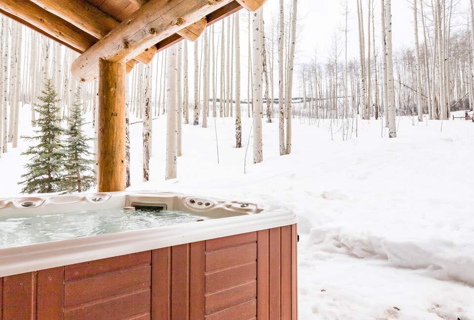 Picturesque Chalet with Stunning Mountain Views - Gypsum, Colorado