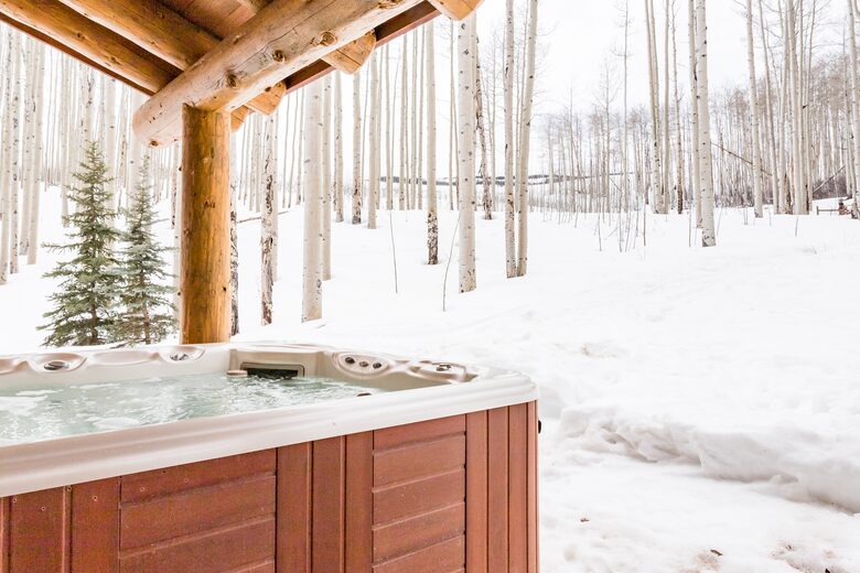 Picturesque Chalet with Stunning Mountain Views - Gypsum, Colorado