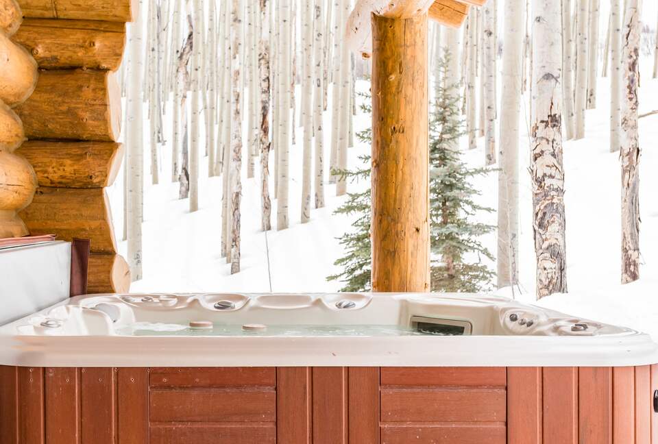 Picturesque Chalet with Stunning Mountain Views - Gypsum, Colorado