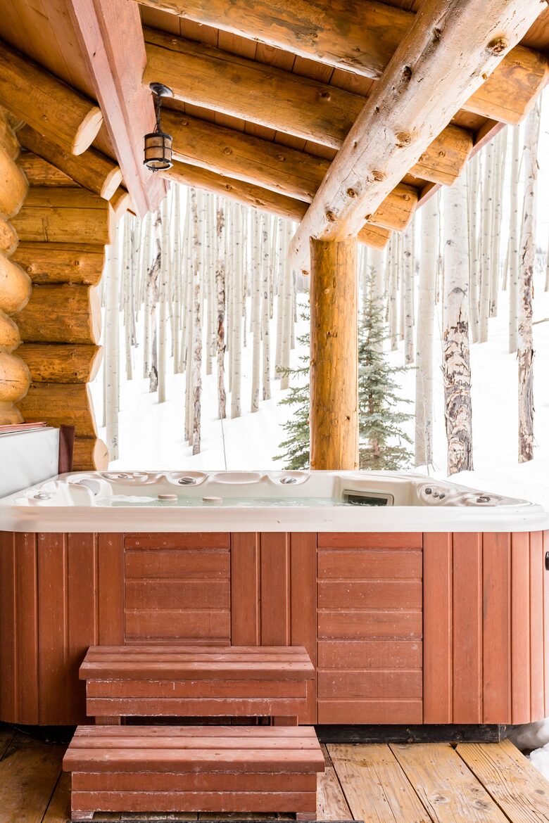 Picturesque Chalet with Stunning Mountain Views - Gypsum, Colorado