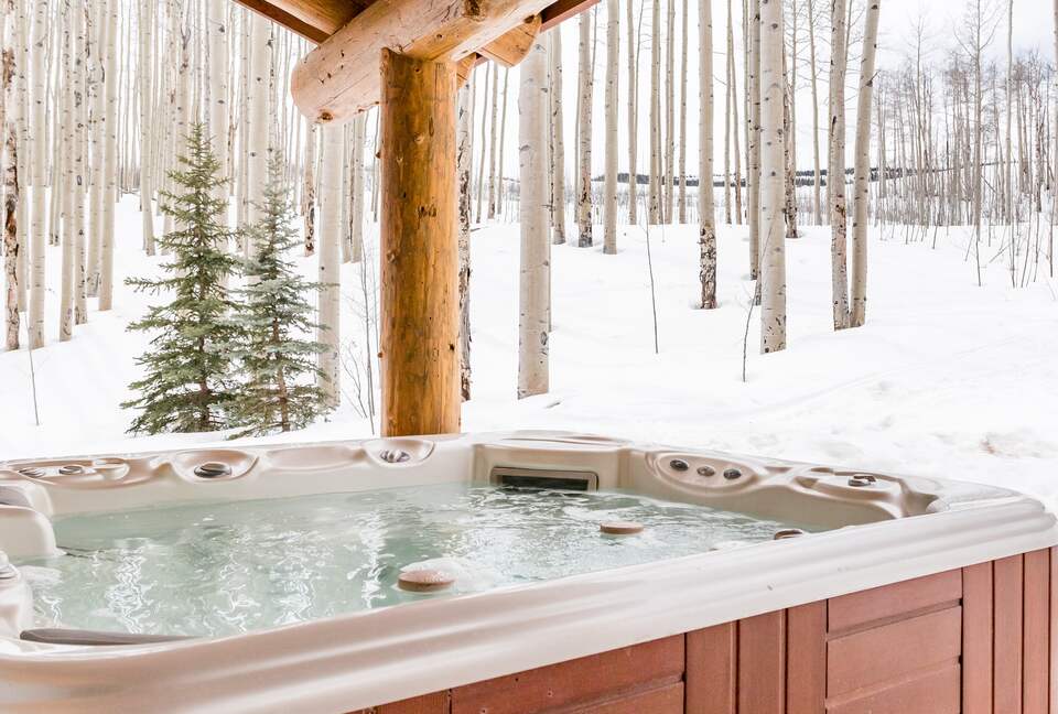 Picturesque Chalet with Stunning Mountain Views - Gypsum, Colorado