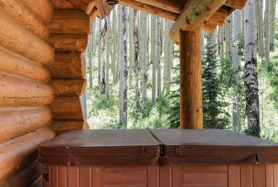 Picturesque Chalet with Stunning Mountain Views - Gypsum, Colorado