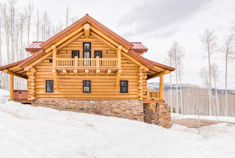 Picturesque Chalet with Stunning Mountain Views - Gypsum, Colorado