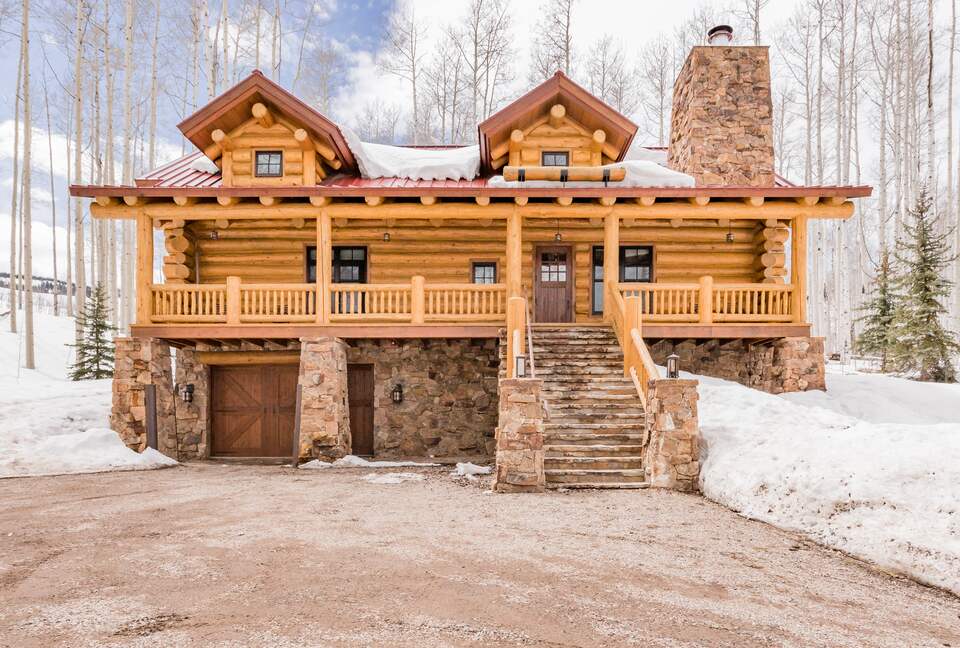 Picturesque Chalet with Stunning Mountain Views - Gypsum, Colorado
